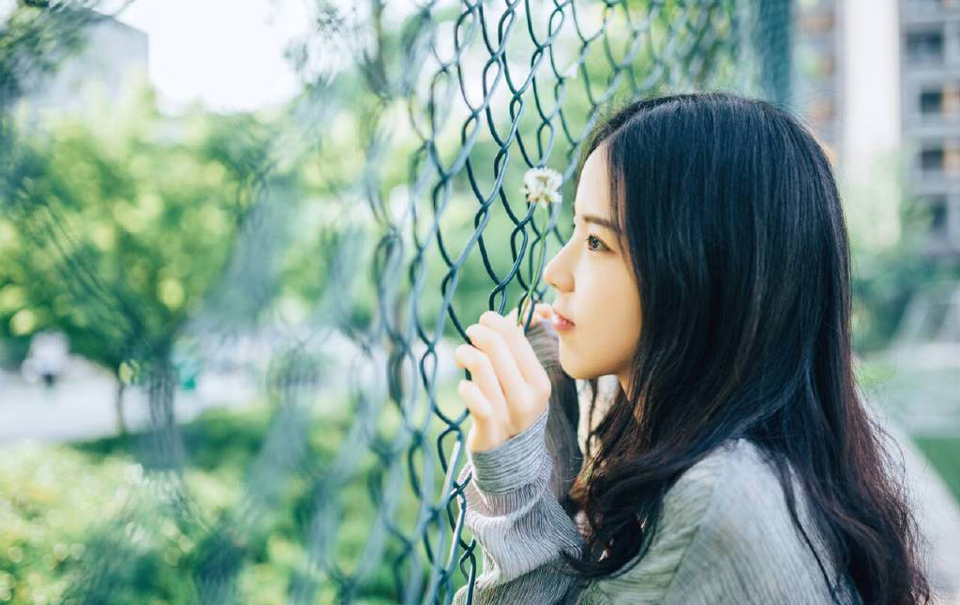 “你……”刘璋怒视法正，法正却一脸淡然的看向刘璝：“也幸好，他够蠢，帮我们解决了张任，否则，要入成都，还需多废许多功夫。”